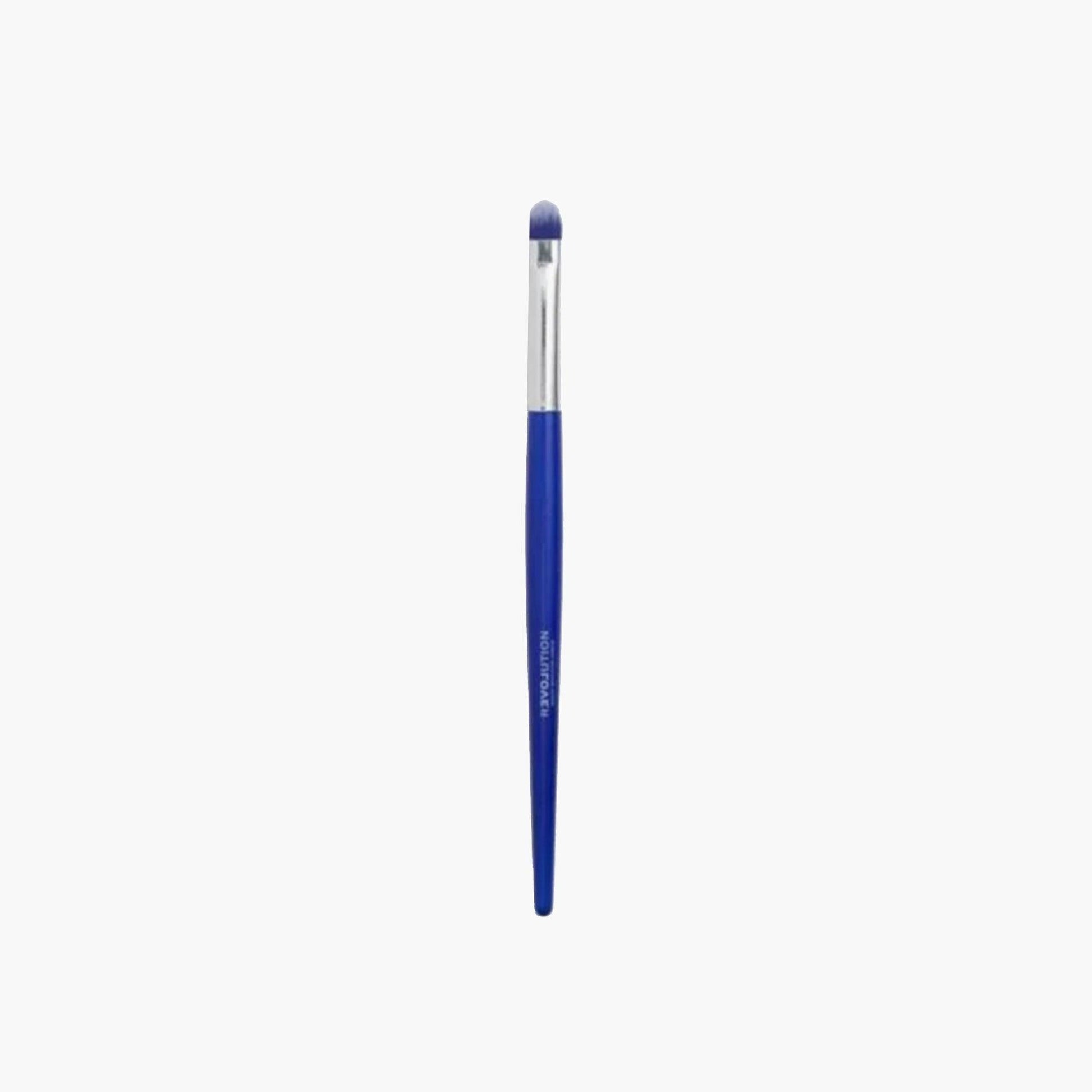 Revolution Relove Brush Queen Flat Crease Eye Brush 1 Piece - TheSkinFit