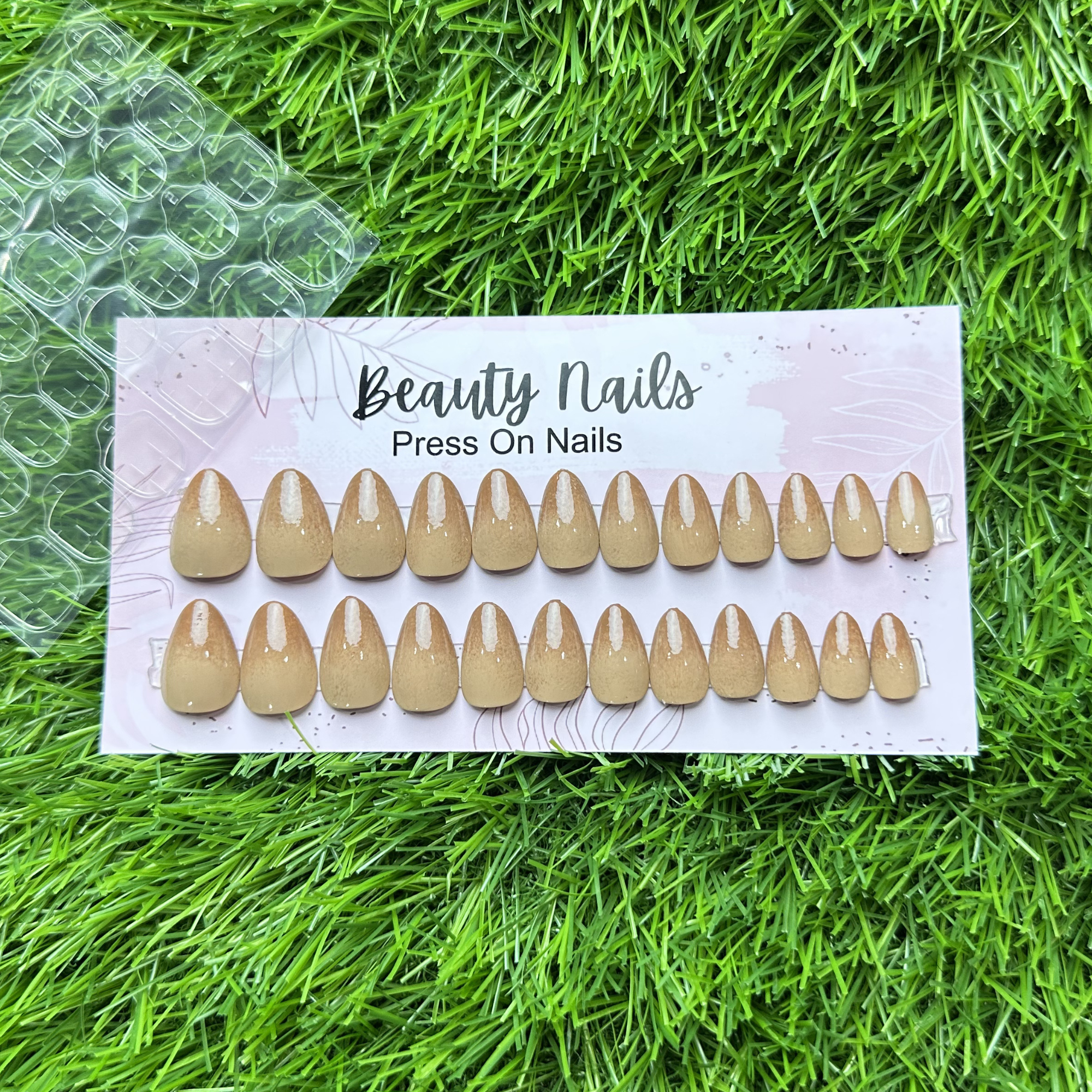 Beauty Nails Almond Press On-Nails 24 Pieces