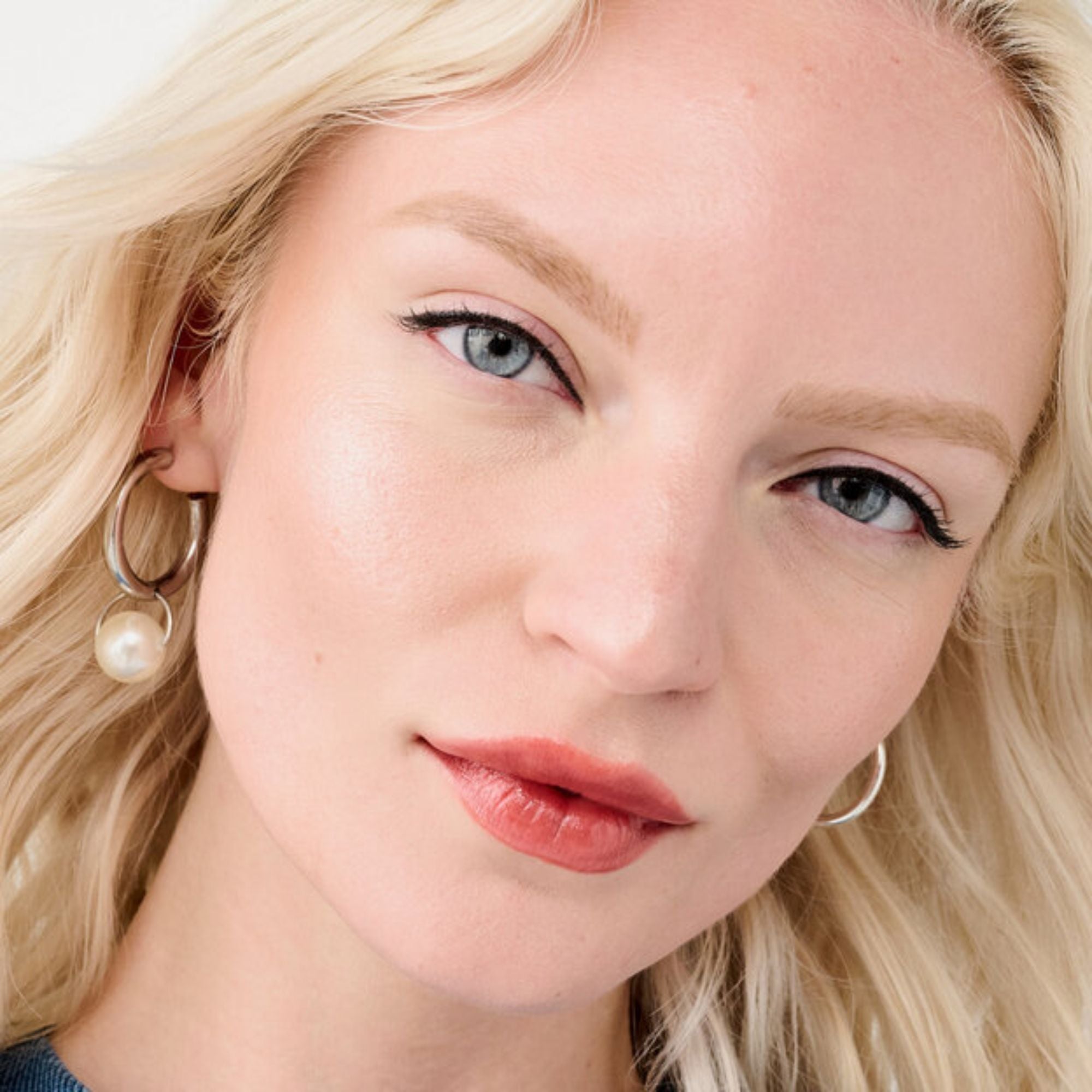 benefit cookie golden pearl highlighter 8gm price in pakistan