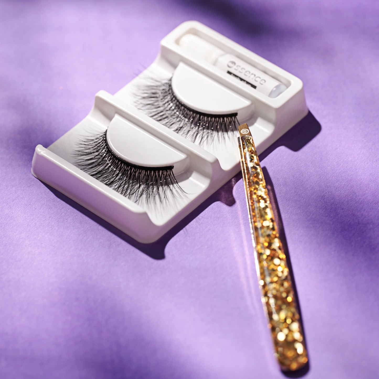 Essence Golden Days Ahead Tweezer 1 Piece
