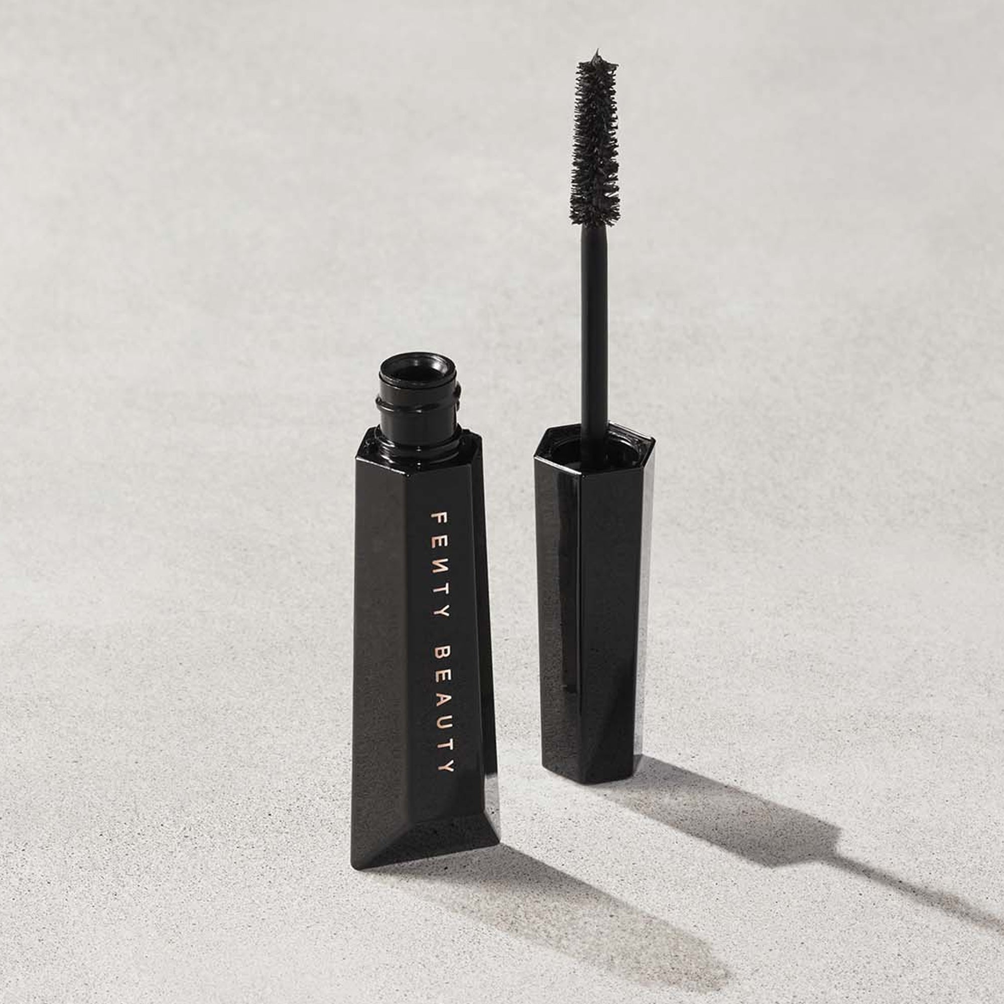 Fenty Beauty Hella Thicc Volumizing Mascara Cuz I’m Black Mini 6.5ml