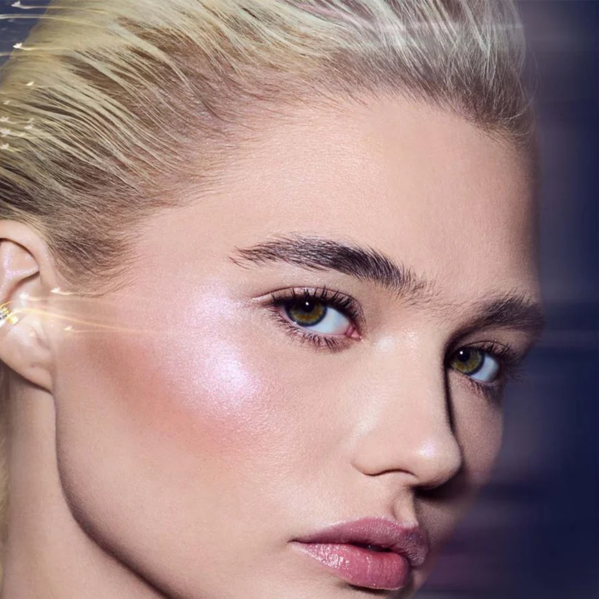 Fenty Beauty By Rihana Diamond Bomb All Over Diamond Veil Mini Highlighter 2.8gm