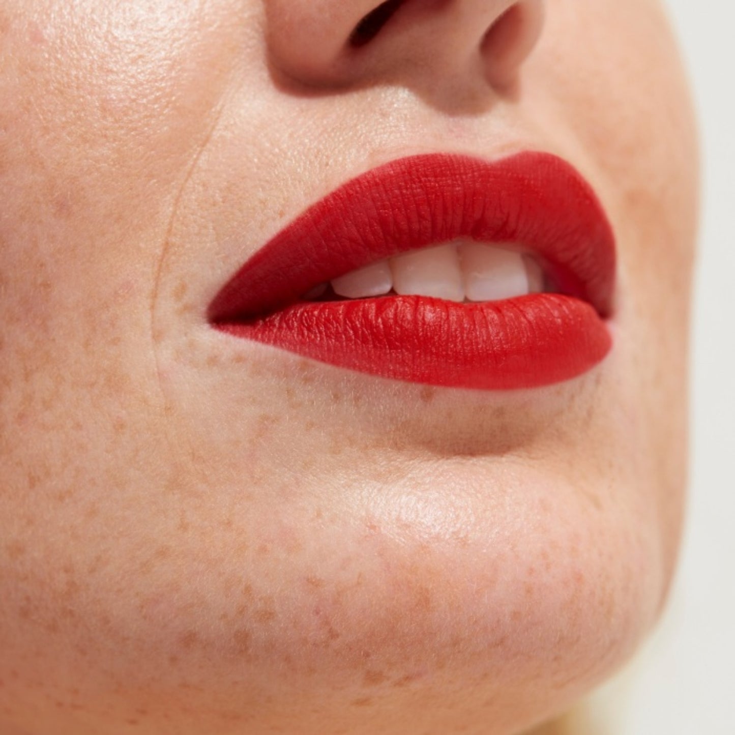 Gosh Velvet Touch Lipstick 005 Matt Classic Red 4gm