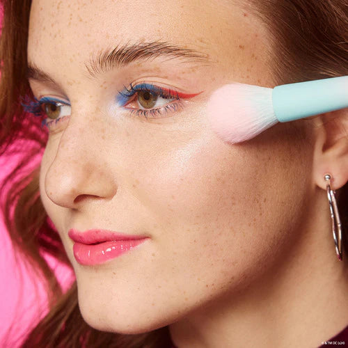 Essence Harley Quinn Highlighter Brush 1 Piece