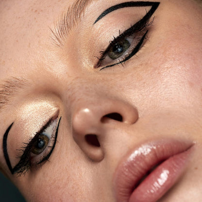 Lamel Liquid Long-Lasting Eyeliner With Hard Brush 402 Graphite Black 4ml